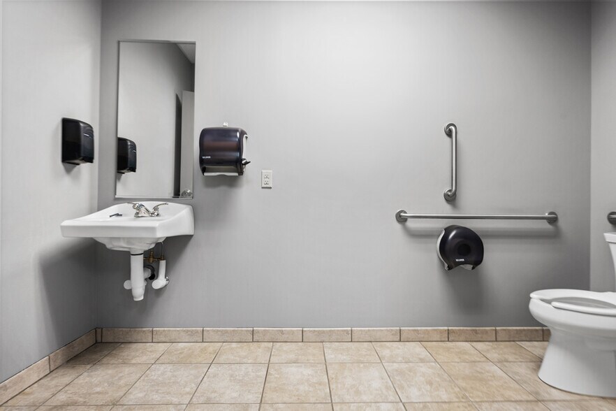 More Photos Of 2640 Pitcairn Rd, Monroeville Medical For Sale