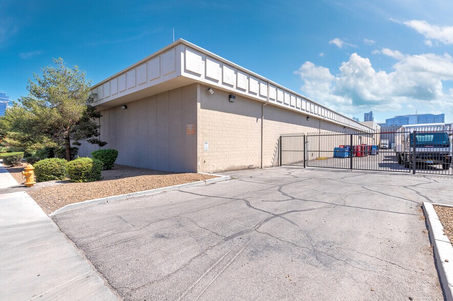 More Photos Of 4500 Wynn Rd, Las Vegas Distribution For Lease