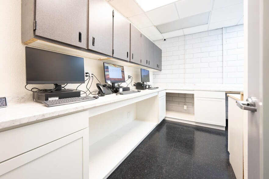 More Photos Of 601 S Rancho Dr, Las Vegas Medical For Sale