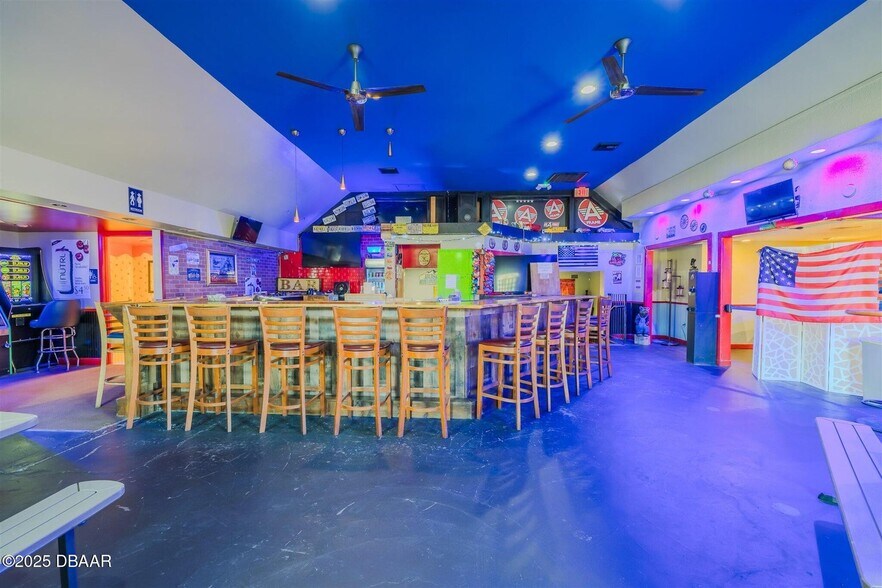 More Photos Of 1903 S Ridgewood Ave, Daytona Beach Bar For Sale