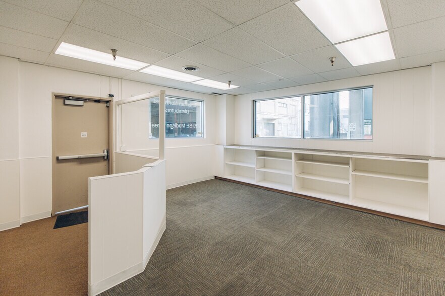 More Photos Of 221-239 SE Madison St, Portland Warehouse For Lease