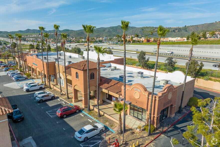 More Photos Of 31750-31764 Casino Dr, Lake Elsinore Storefront For Lease
