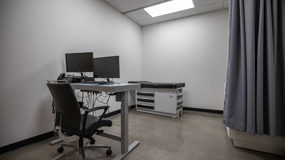 More Photos Of 2601 Rue William Tremblay, Montréal Healthcare For Lease