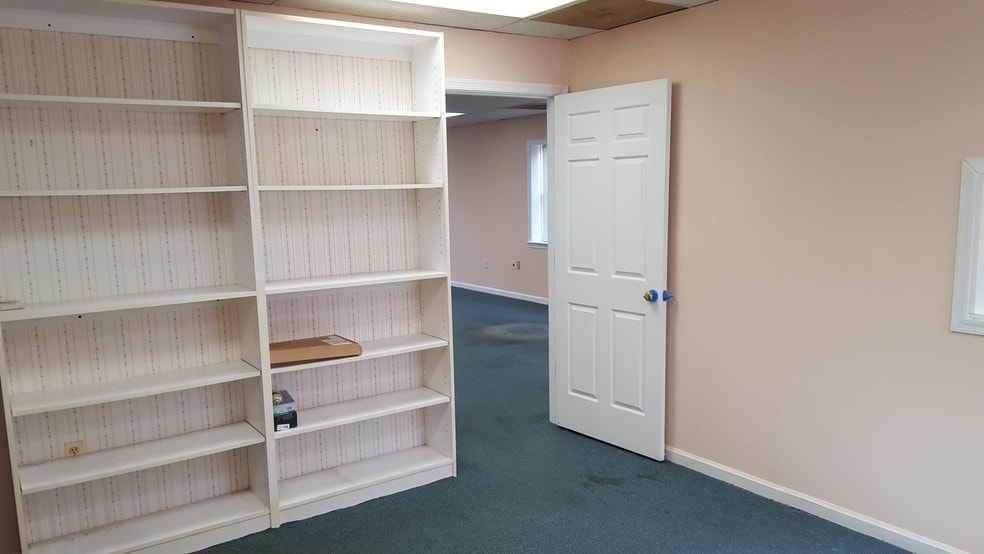 More Photos Of 9520 Marlboro Pike, Upper Marlboro Office For Sale