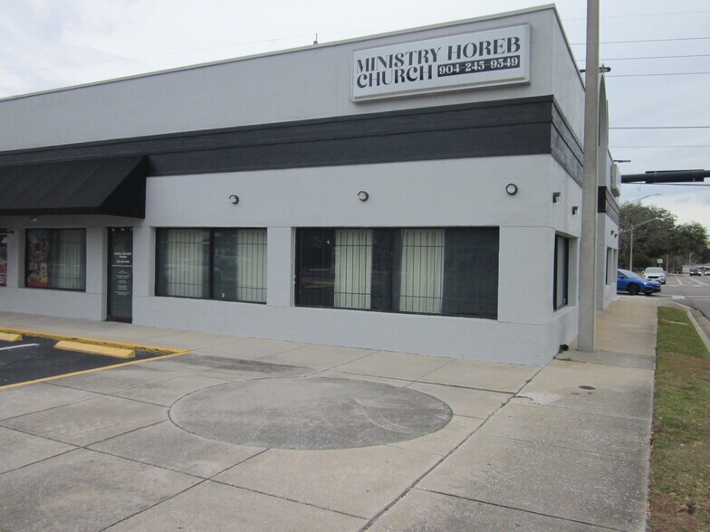 More Photos Of 6011-6025 103rd St, Jacksonville Unknown For Lease