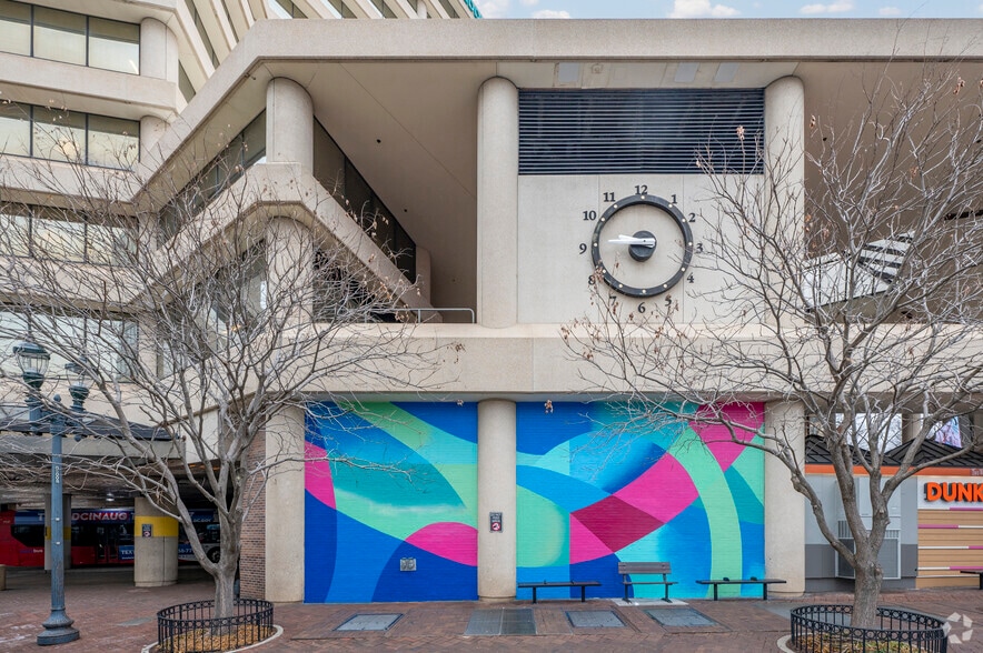 More Photos Of 2 Wisconsin Cir, Chevy Chase Office For Lease