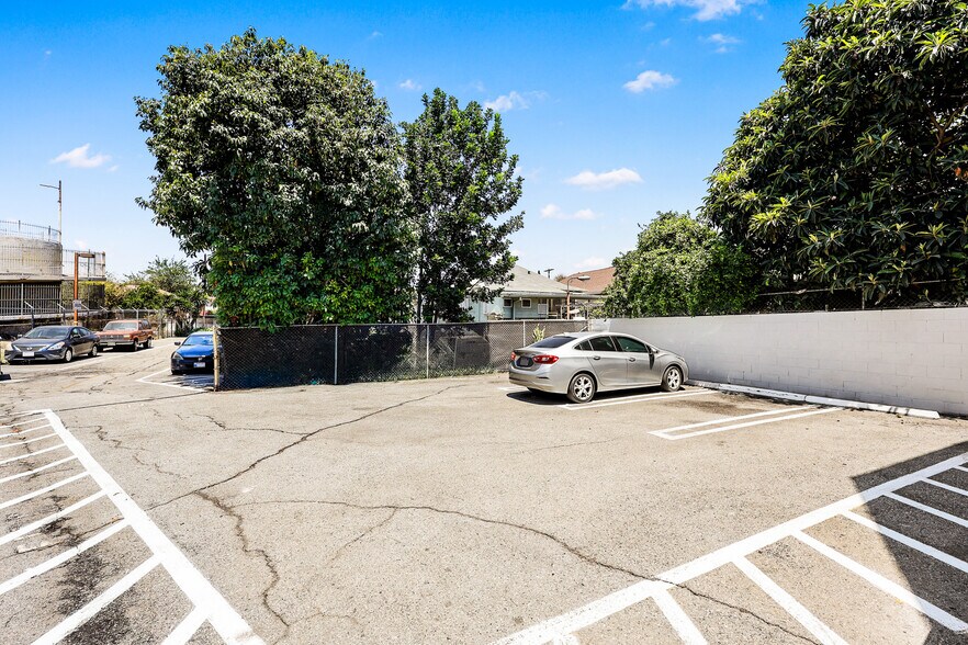 More Photos Of 2104 Mozart St, Los Angeles Apartments For Sale