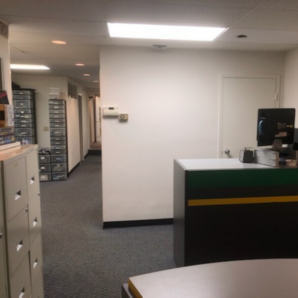 More Photos Of 2 Professional Dr, Gaithersburg Office For Lease