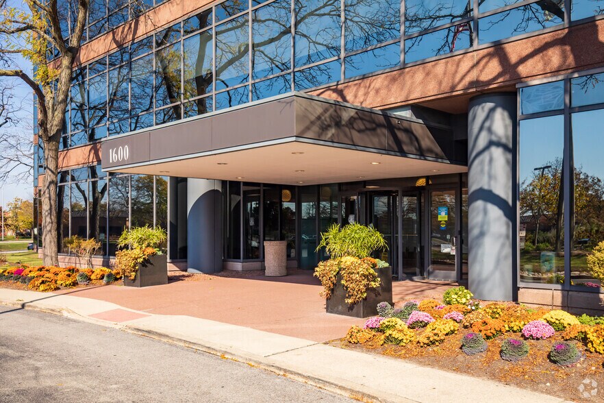 More Photos Of 1600 Golf Rd, Rolling Meadows Coworking Space