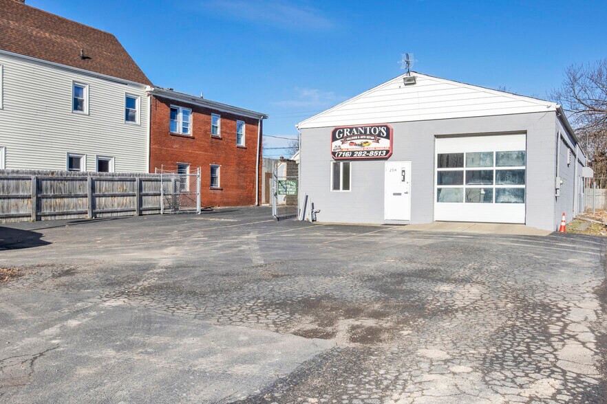 More Photos Of 2514 Pine Ave, Niagara Falls General Retail For Sale