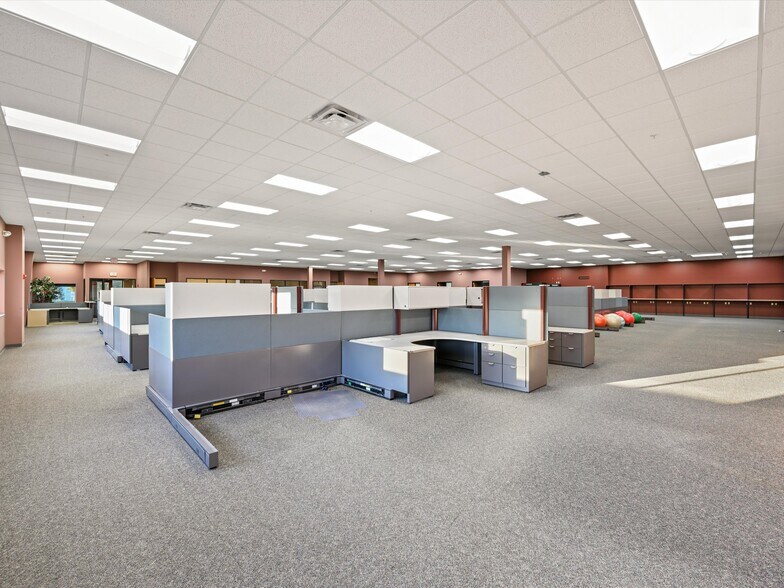 More Photos Of 7495 Chavenelle rd, Dubuque Industrial For Sale