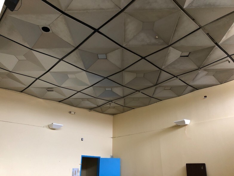 More Photos Of 16000-16200 Northland Dr, Southfield Office For Sale