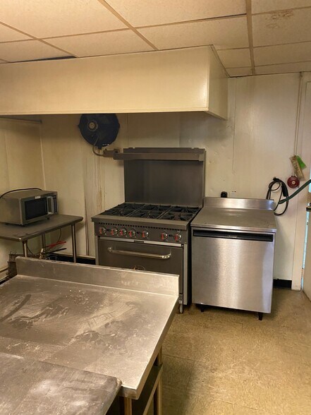 More Photos Of 128 S Main St, Spring Grove Storefront Retail Residential For Lease