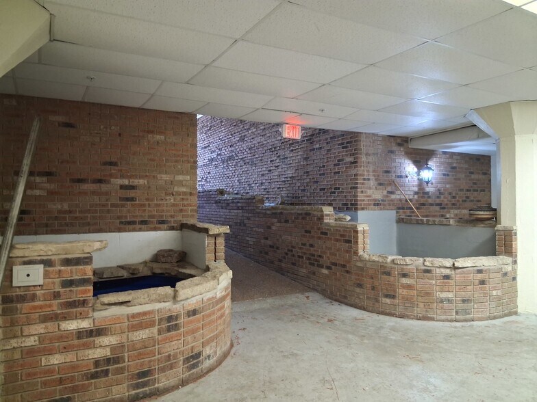 More Photos Of 2711 Sheridan Rd, Zion General Retail For Sale