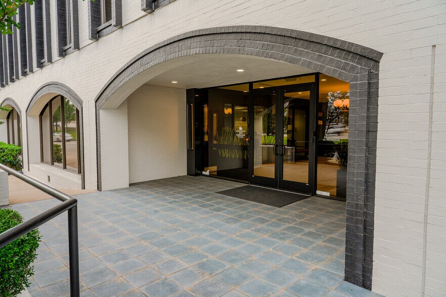 More Photos Of 4151 Southwest Fwy, Houston Office For Lease