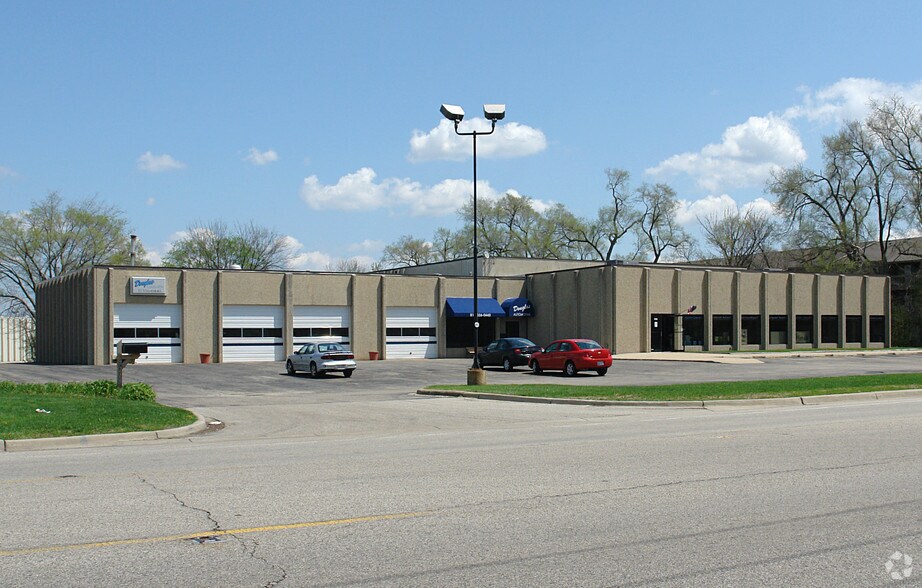 More Photos Of 7218 N Virginia Rd, Crystal Lake Light Distribution For Sale