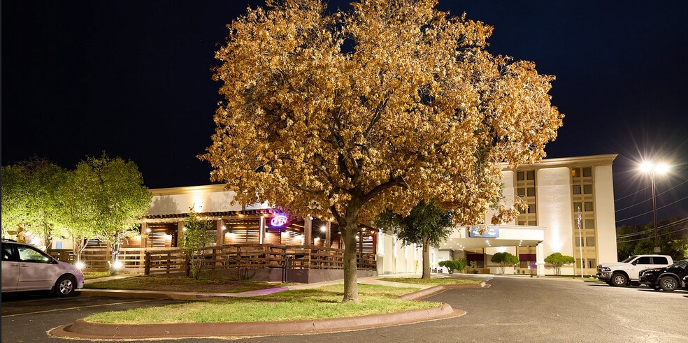 More Photos Of 441 Rio Concho Dr, San Angelo Hotel For Sale