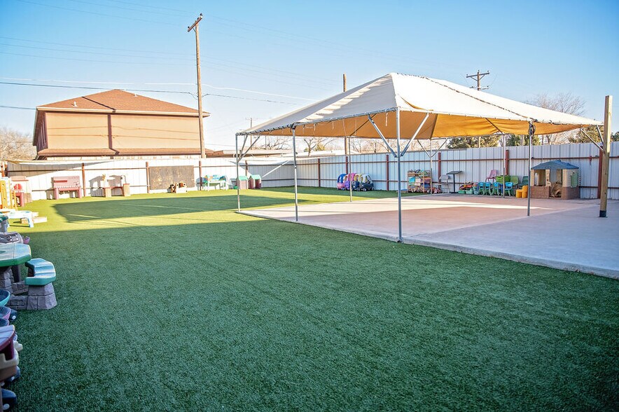 More Photos Of 500 N Main St, Denver City Office For Sale