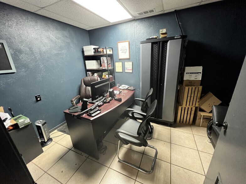 More Photos Of 1406 Forest Ln, Garland Storefront Retail Office For Lease