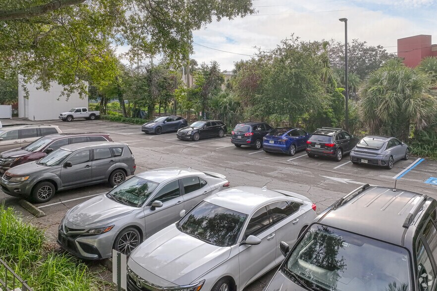 More Photos Of 1001 N Orange Ave, Orlando Coworking Space