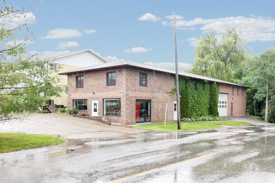 Primary Photo Of 192 Main St N, Uxbridge Flex For Sale