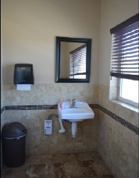 More Photos Of 1060 Hensley St, Richmond Office For Lease