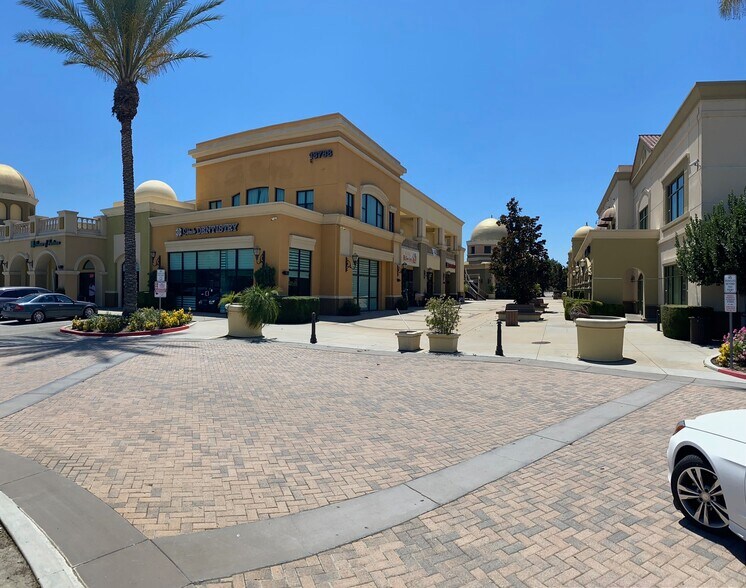 More Photos Of 13768 Roswell Ave, Chino Medical For Lease