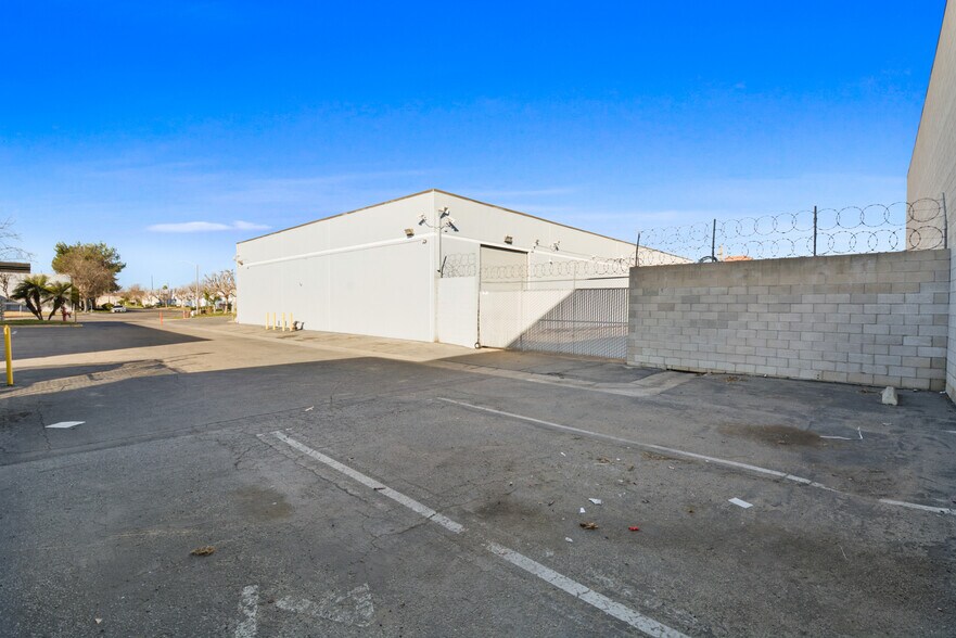 More Photos Of 2221 Cape Cod Way, Santa Ana Manufacturing For Sale