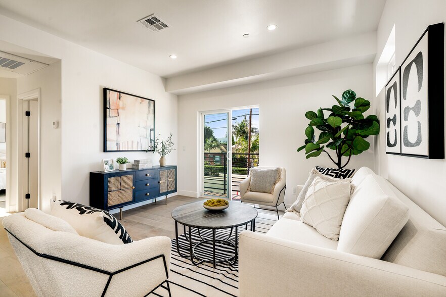 More Photos Of 6082 W 18th St, Los Angeles Apartments For Sale