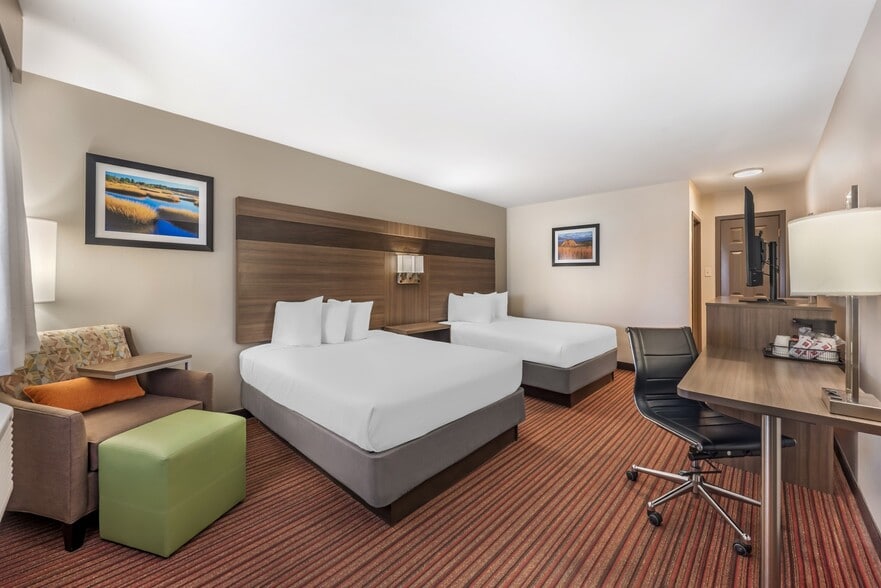 More Photos Of 244 Dos Rios Dr, Junction Hotel For Sale