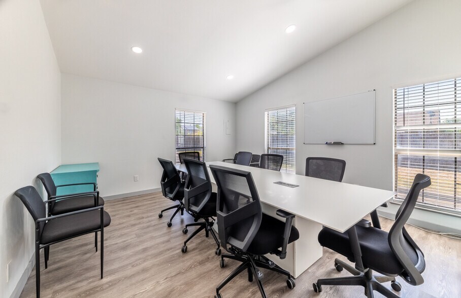 More Photos Of 5206 Wind River Rd, Austin Office For Sale