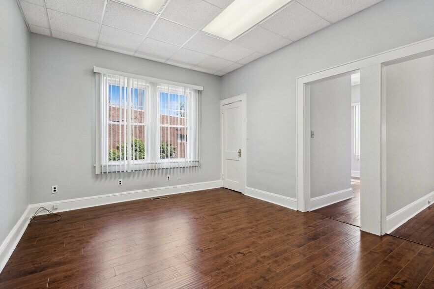 More Photos Of 586 Livingston Ave, North Brunswick Office For Sale