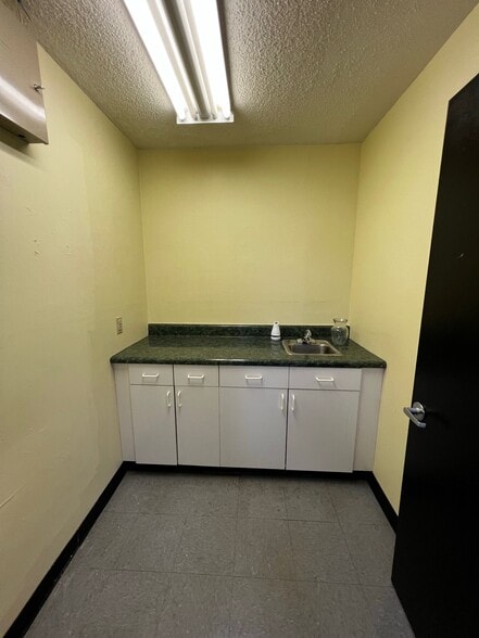 More Photos Of 1540 Highway 19 N, Thomaston Storefront For Lease