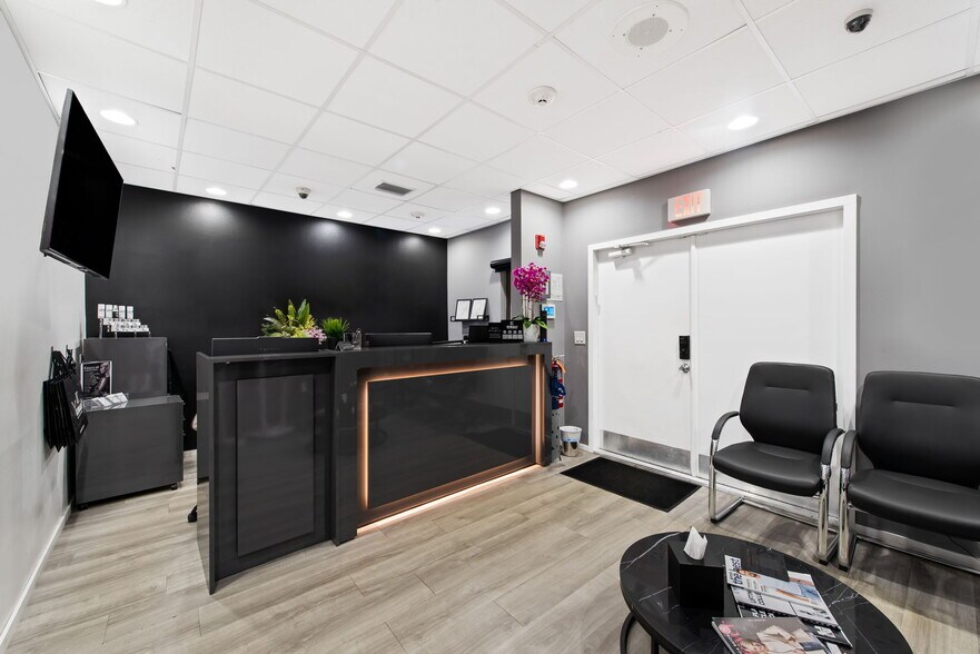More Photos Of 825-875 Meadows Rd, Boca Raton Medical For Lease
