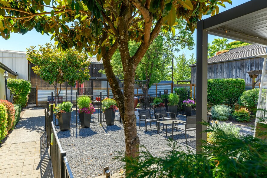 More Photos Of 258 N Kutch St, Carlton Storefront For Lease