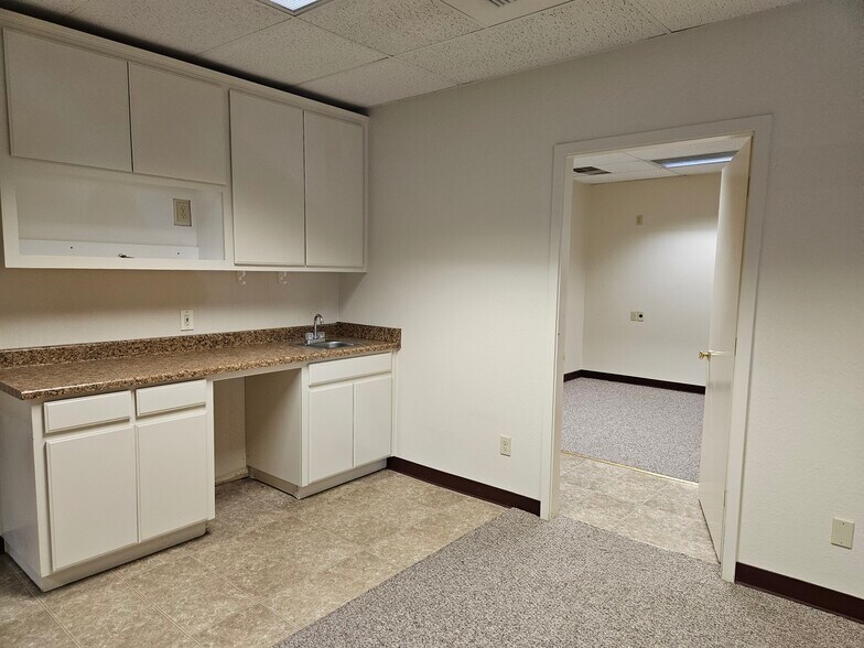 More Photos Of 909 15th St, Modesto Office For Lease