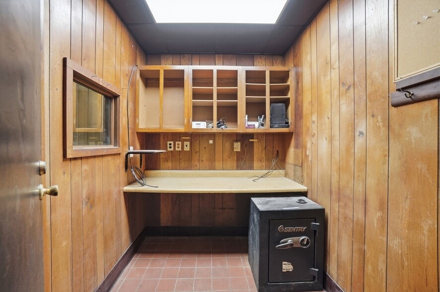 More Photos Of 1610 Germantown Rd, Middletown Restaurant For Sale