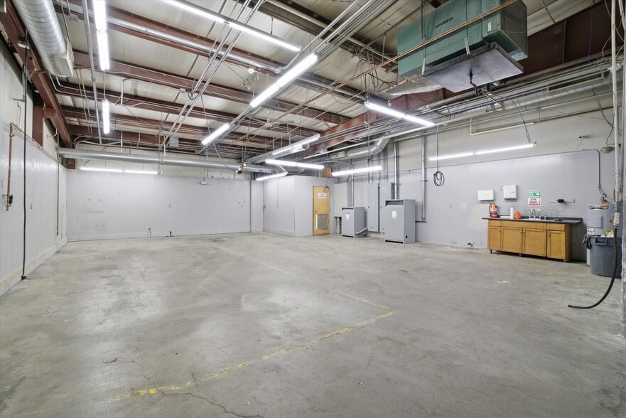 More Photos Of 95 Runnells Bridge Rd, Hollis Manufacturing For Sale