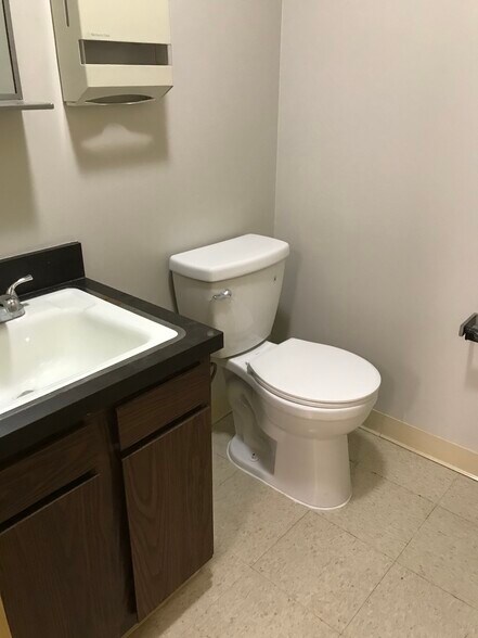 More Photos Of 4520 Oberlin Ave, Lorain Medical For Sale