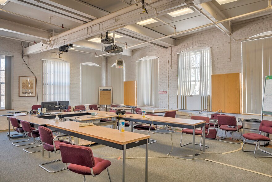 More Photos Of 96 Congress St, Keene Refrigeration Cold Storage For Sale