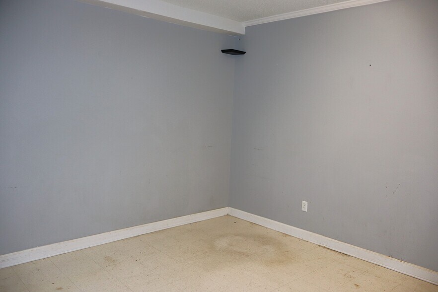 More Photos Of 501 Plaza Dr, Enterprise Storefront Retail Office For Sale