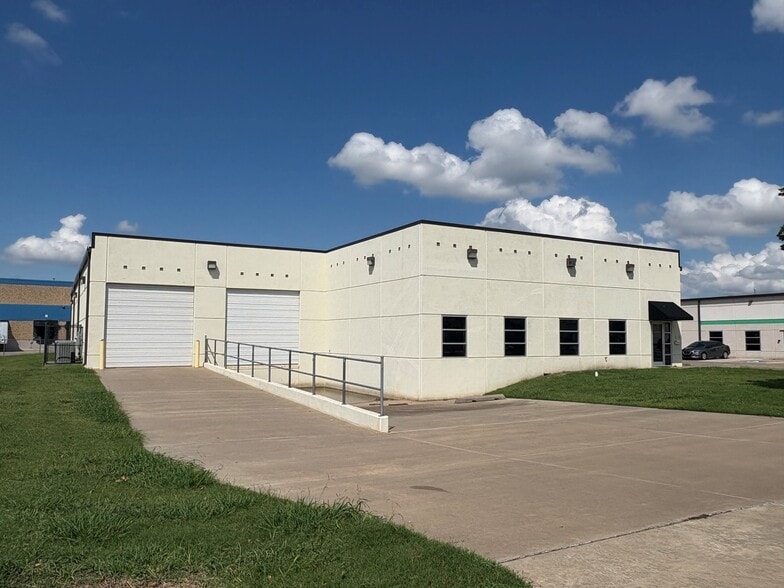 More Photos Of 5117 NW 3rd St, Oklahoma City Industrial For Lease
