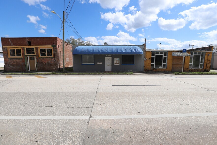 More Photos Of 14655 Kennard st, Waldo Freestanding For Lease