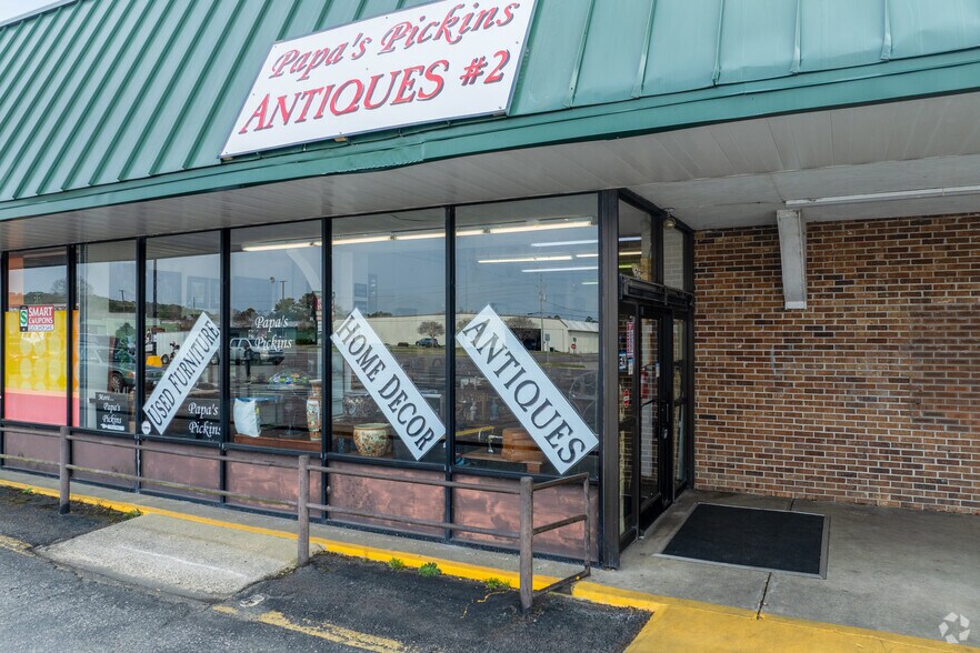 More Photos Of 208 E Mcintyre St, Mullins Supermarket For Sale