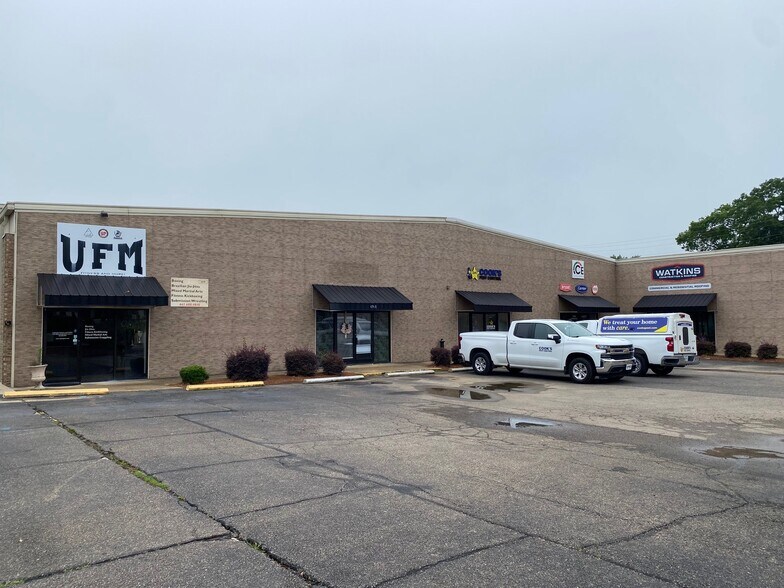 More Photos Of 1715 McCullough Blvd, Tupelo Flex For Lease