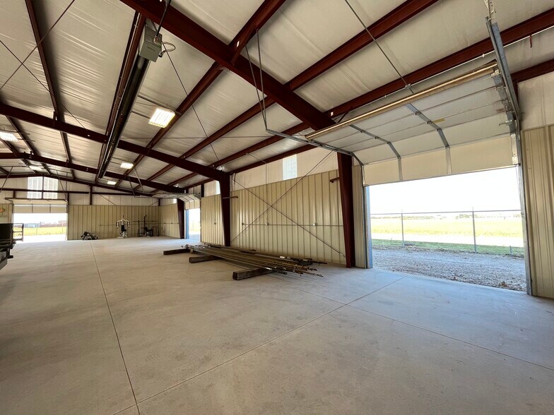 More Photos Of 13441 US Highway 60, Arnett Warehouse For Lease