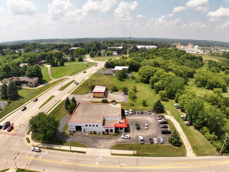 More Photos Of 820 W Sumner St, Hartford Auto Repair For Sale