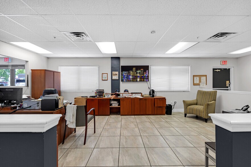 More Photos Of 3353 NW 74th Ave, Miami Industrial For Sale