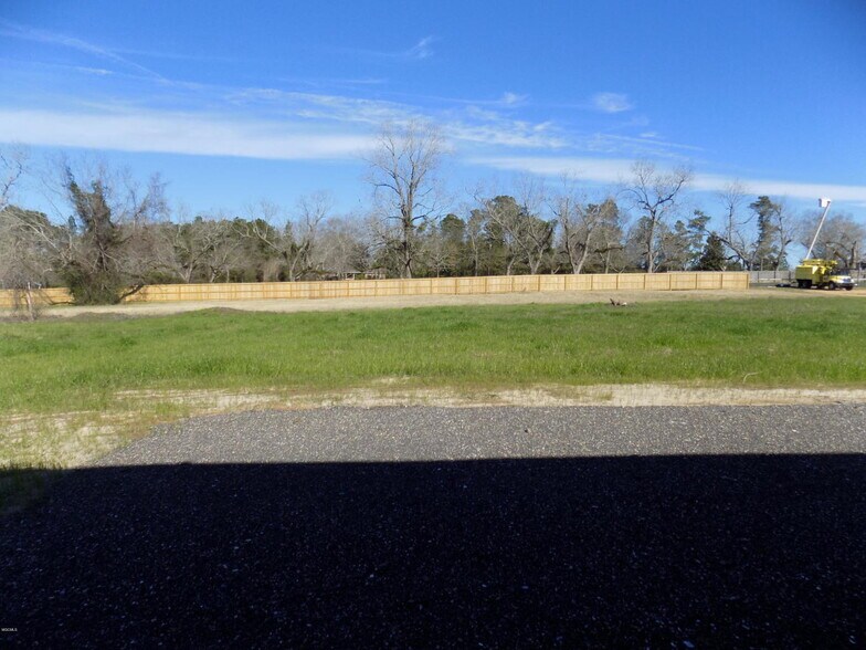 More Photos Of 1575 W Central Ave, Wiggins Office For Sale