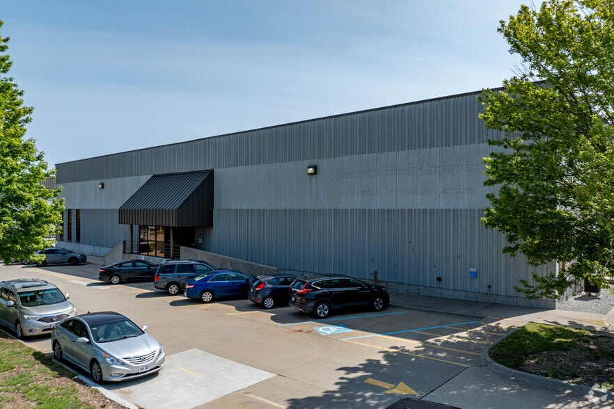 Primary Photo Of 5240 S 19th St, Lincoln Industrial For Sale
